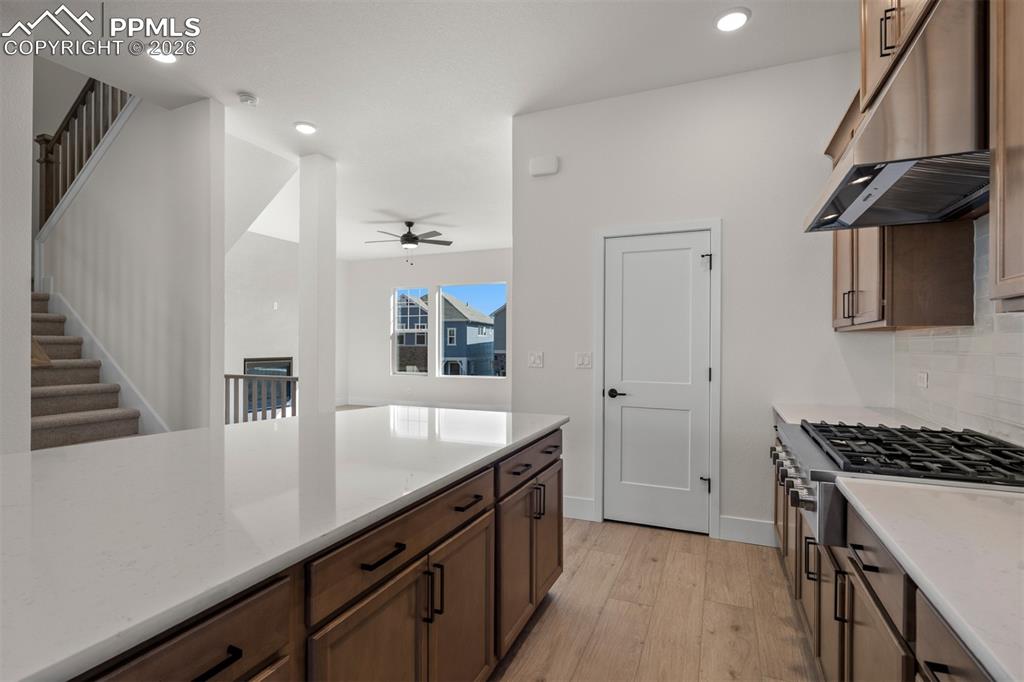 Image 18 of 35: Kitchen