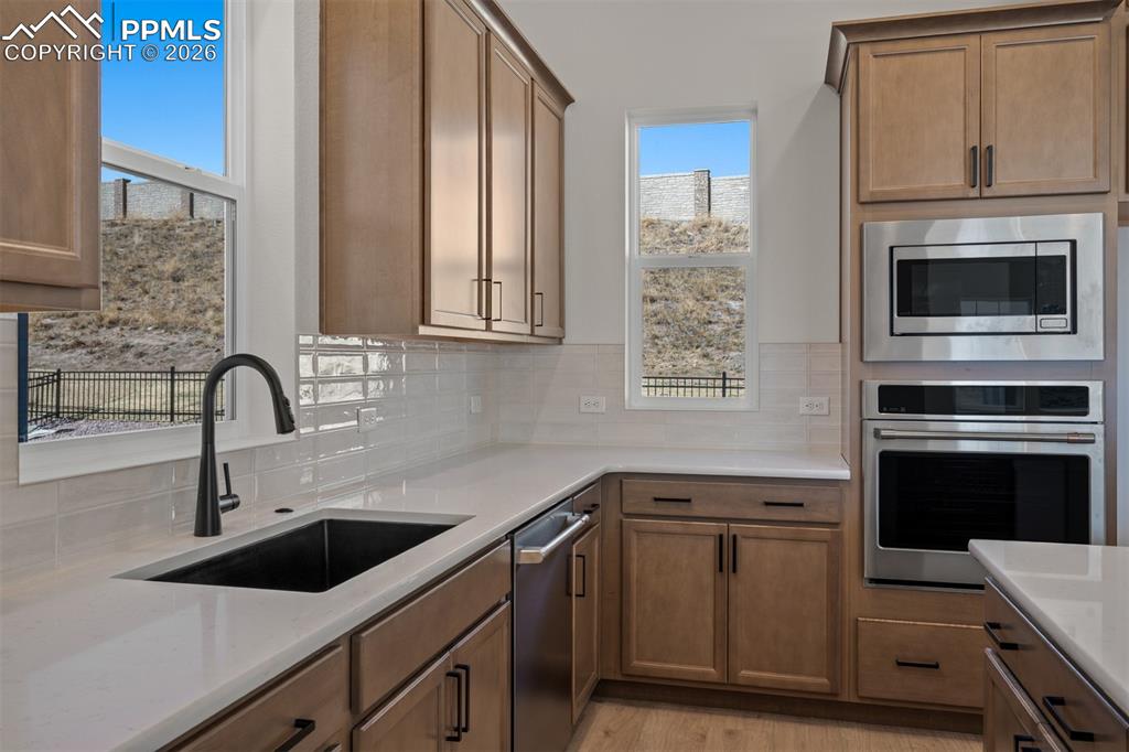 Image 19 of 35: Kitchen