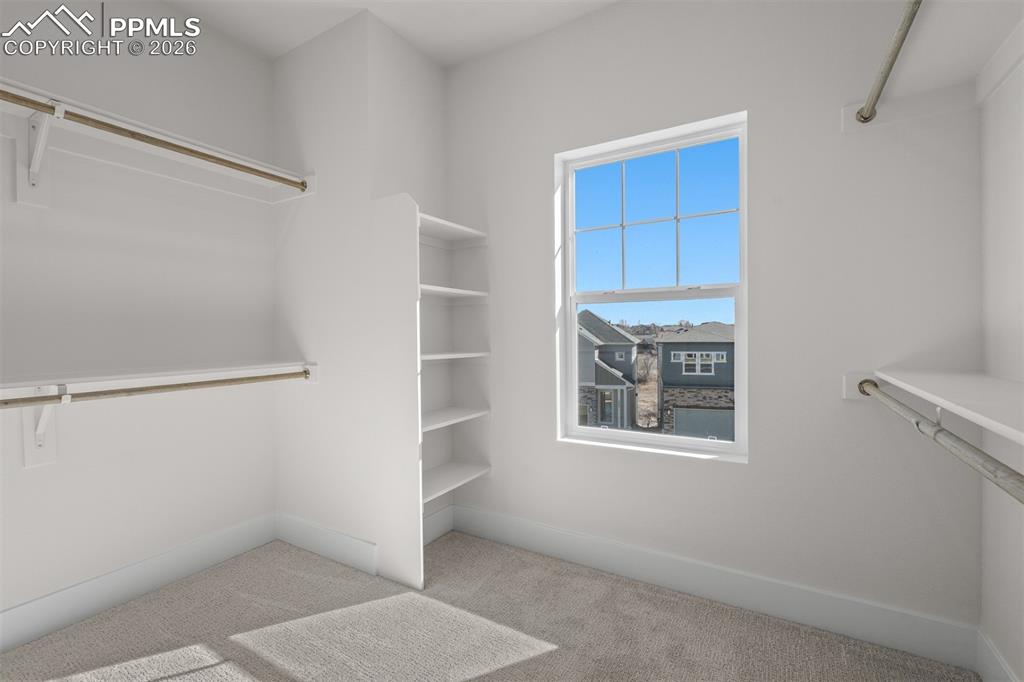 Image 28 of 35: Closet