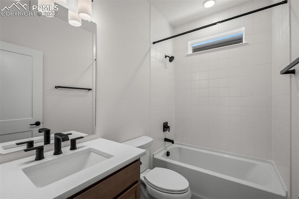 Image 30 of 35: Bathroom