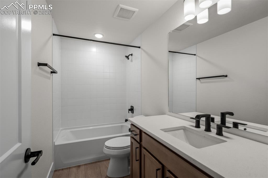 Image 6 of 35: Bathroom