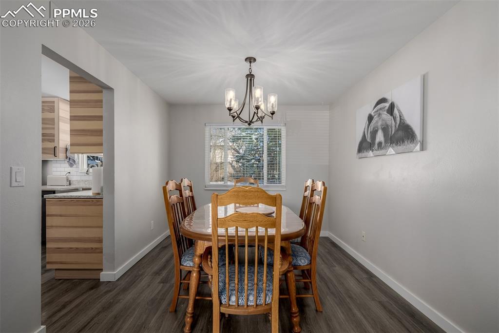 Image 11 of 49: Dining Area