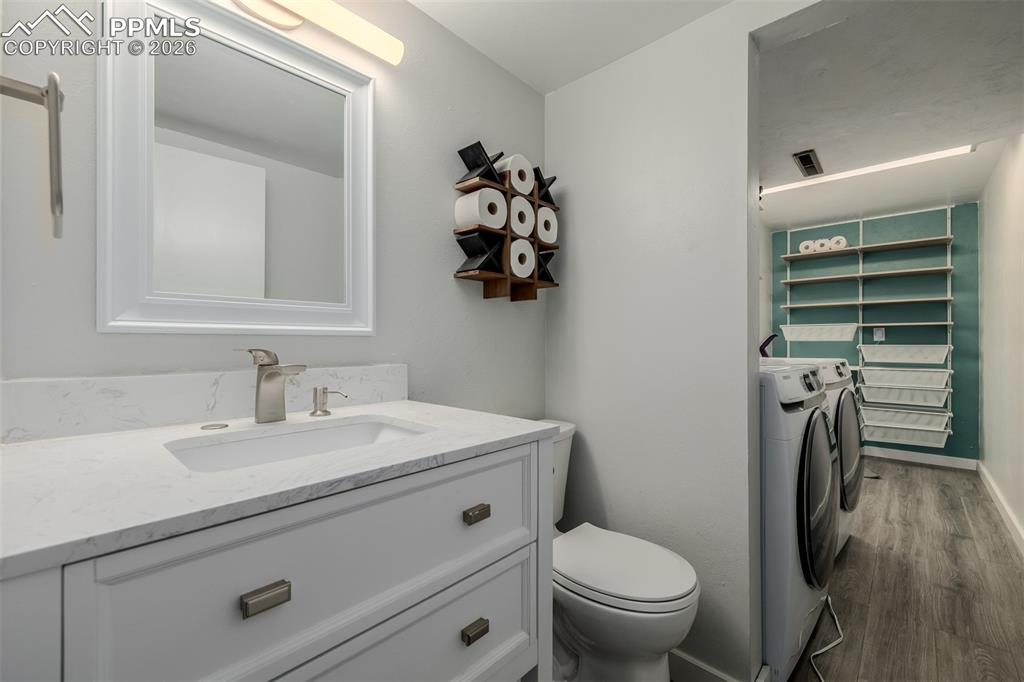 Image 29 of 49: Bathroom