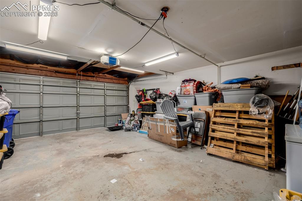 Image 33 of 49: Garage