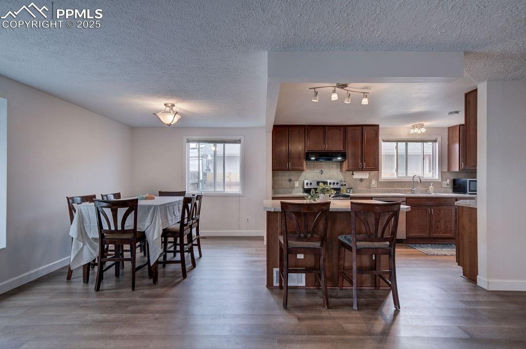Image 10 of 49: Kitchen