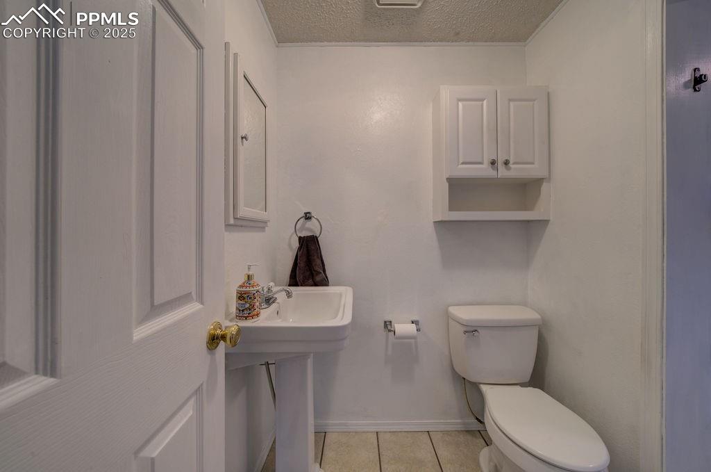 Image 18 of 49: Bathroom
