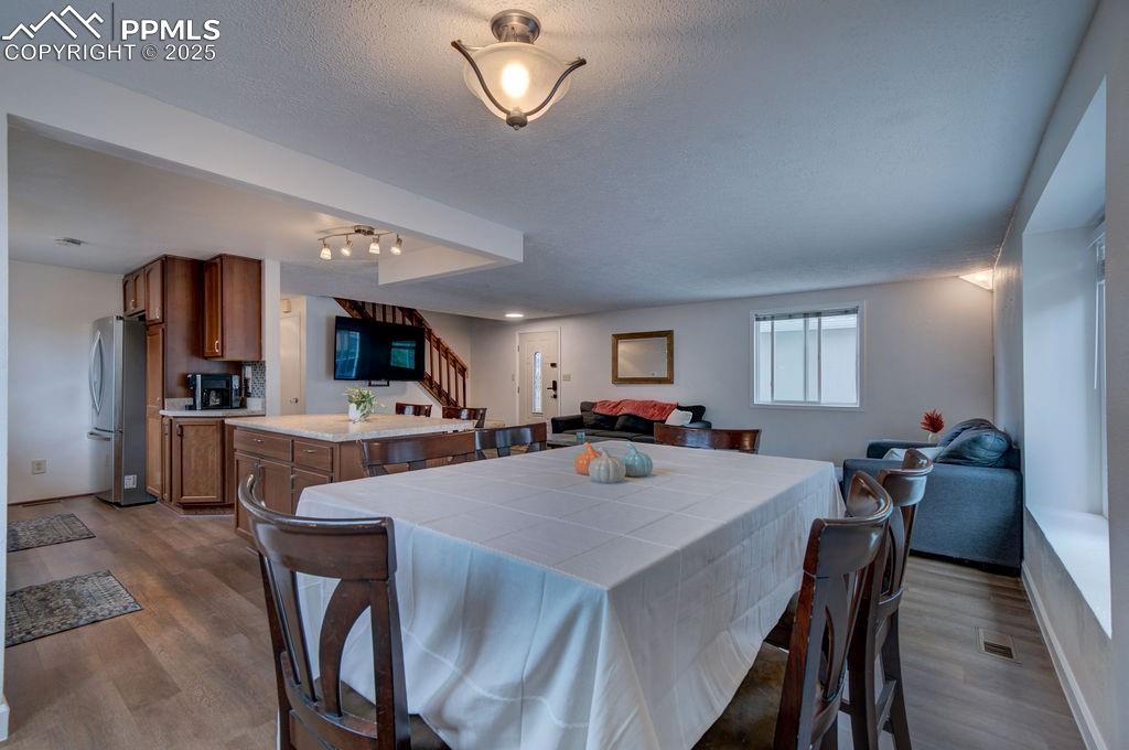 Image 9 of 49: Dining Area