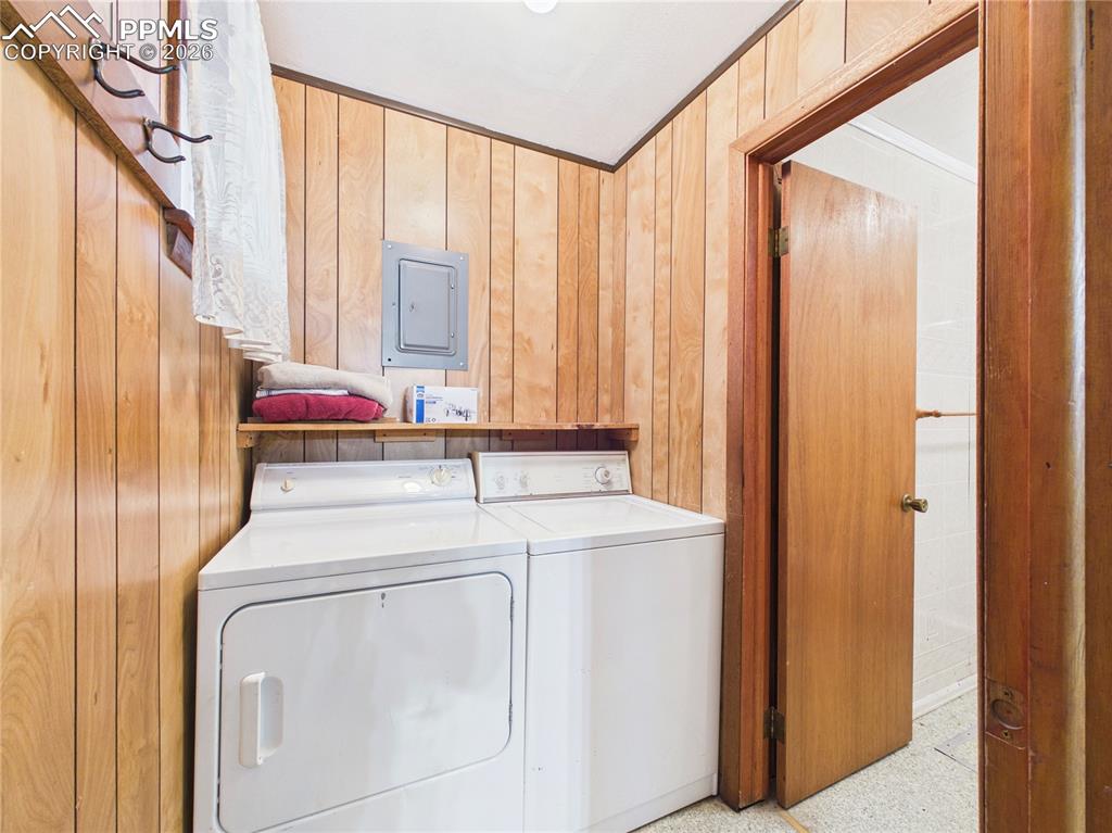 Image 16 of 37: Laundry