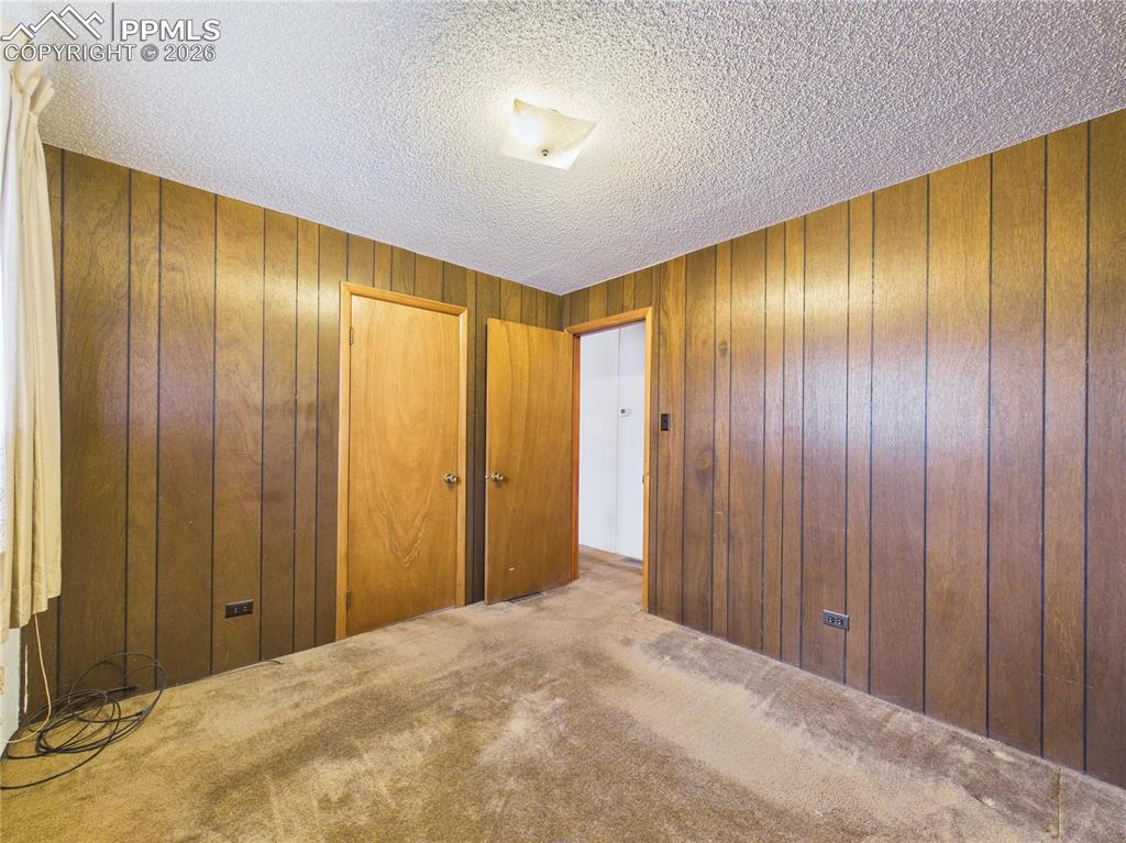 Image 19 of 37: Bedroom