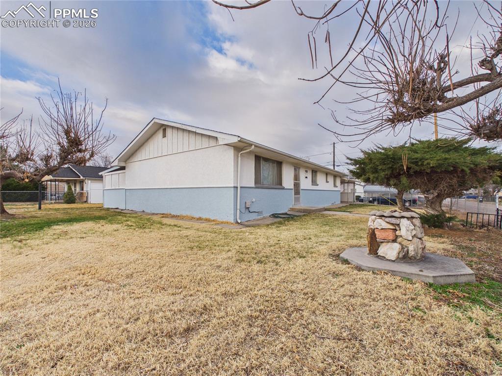 Image 4 of 37: Side of Structure