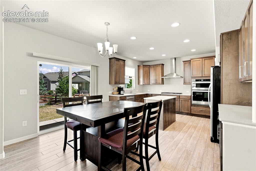 Image 17 of 50: Dining Area