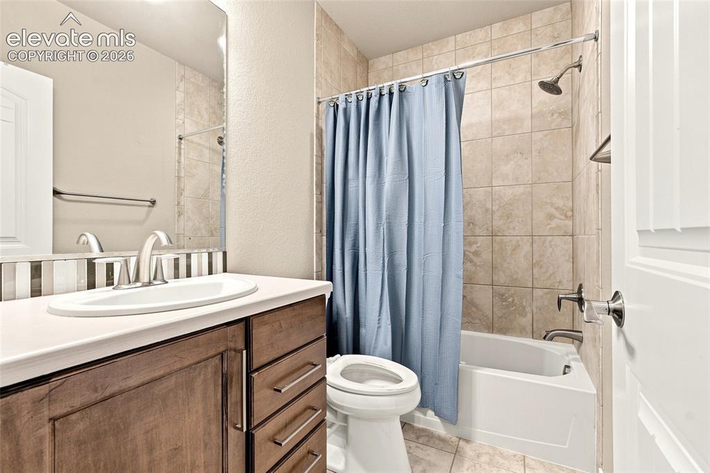 Image 45 of 50: Bathroom