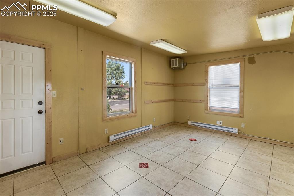 Image 10 of 36: Entry