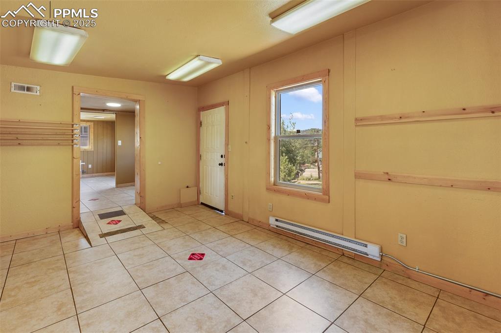 Image 11 of 36: Entry