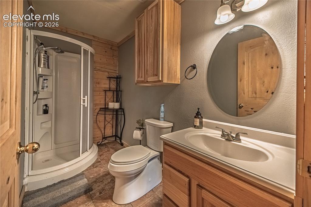 Image 17 of 45: Bathroom