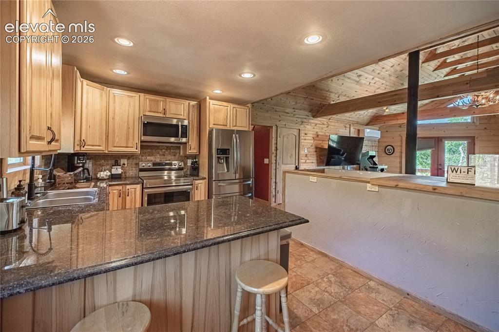 Image 7 of 45: Kitchen