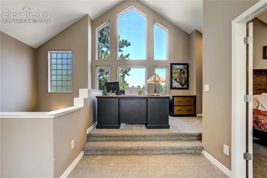 Image 14 of 50: Dining Area