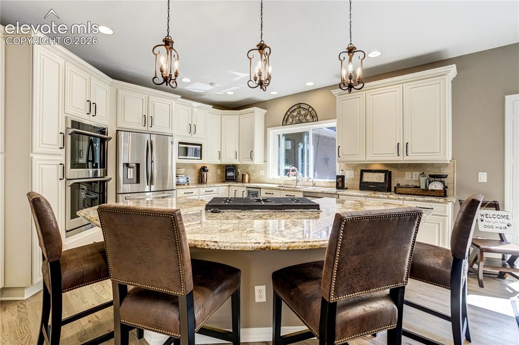 Image 9 of 50: Kitchen