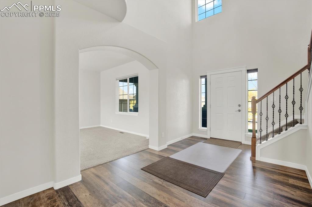 Image 10 of 50: Entry