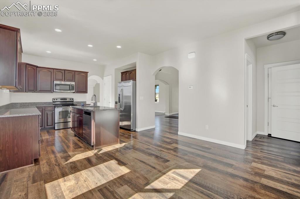 Image 17 of 50: Kitchen