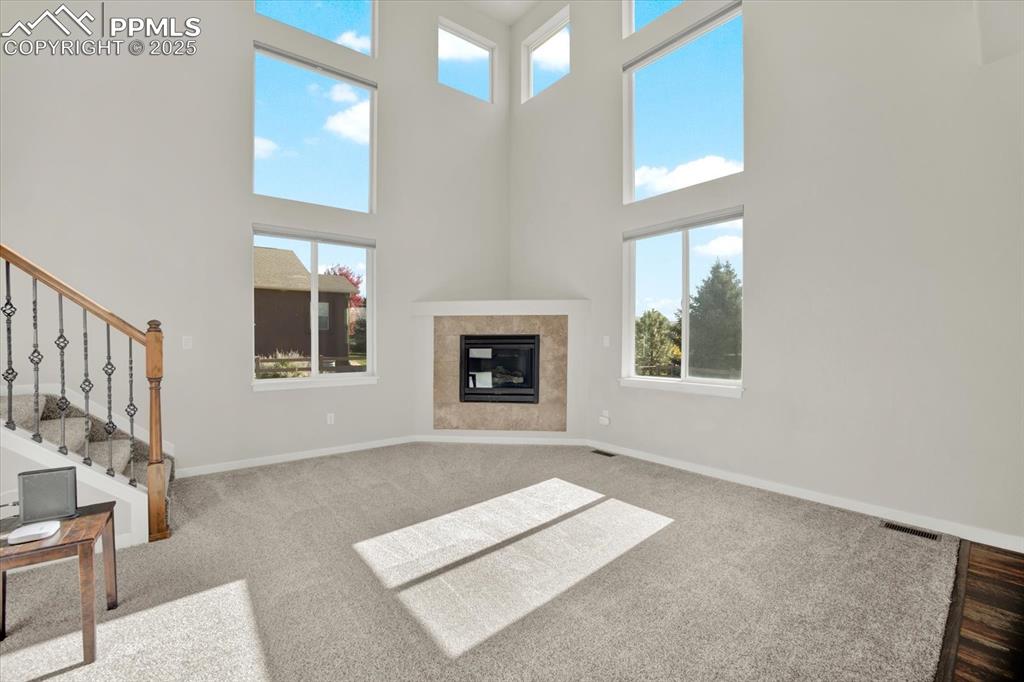 Image 19 of 50: Living Room