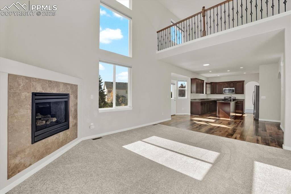 Image 20 of 50: Living Room