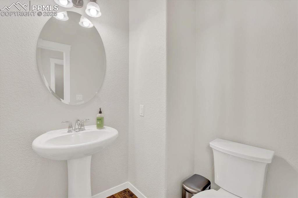 Image 21 of 50: Bathroom