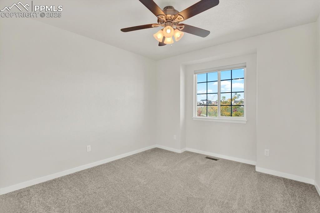 Image 31 of 50: Bathroom