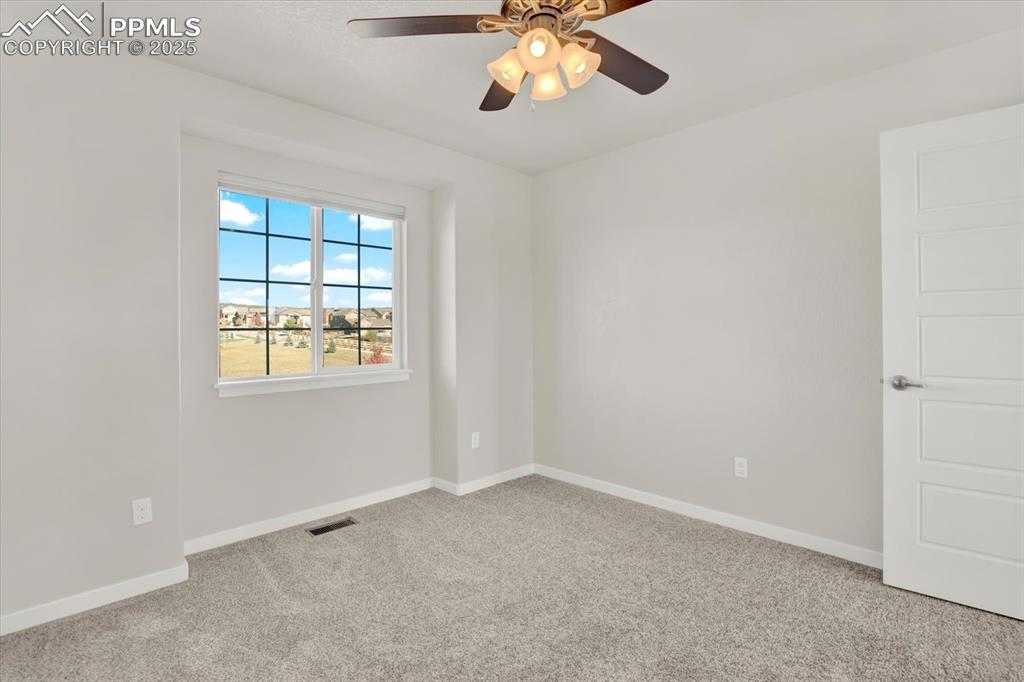 Image 33 of 50: Bedroom