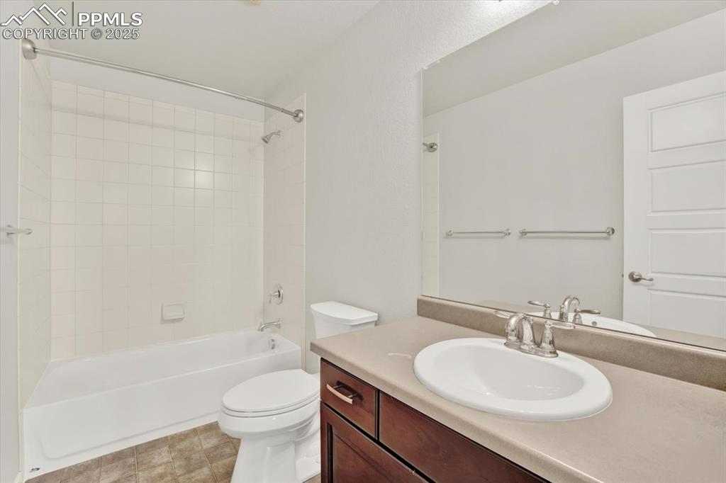 Image 34 of 50: Bathroom