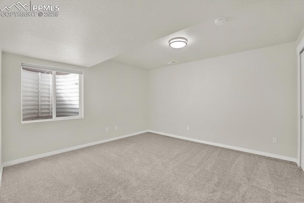 Image 39 of 50: Bedroom