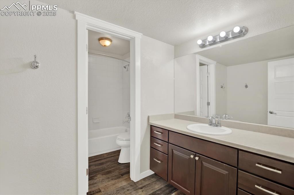 Image 42 of 50: Bathroom