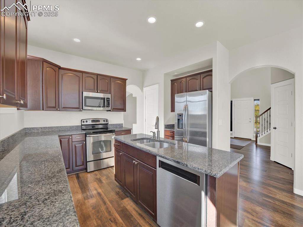 Image 6 of 50: Kitchen