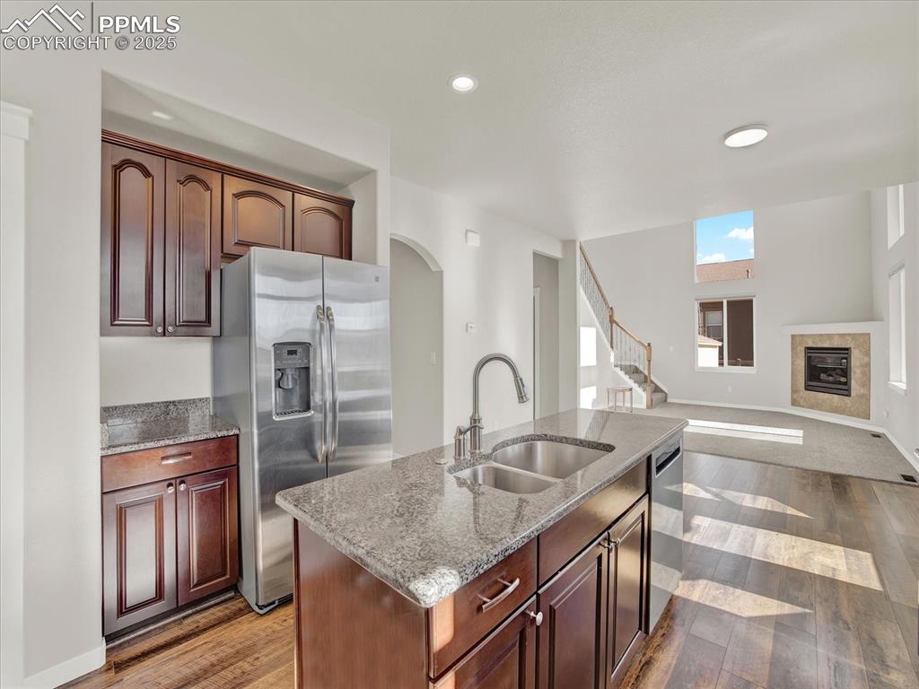 Image 7 of 50: Kitchen