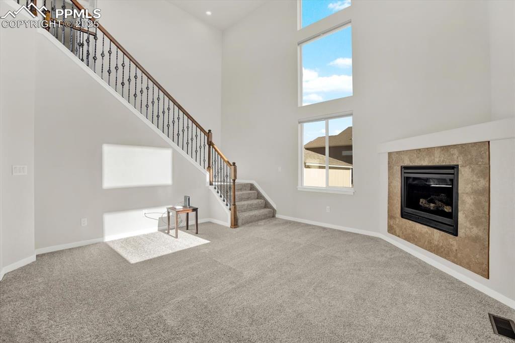 Image 8 of 50: Living Room