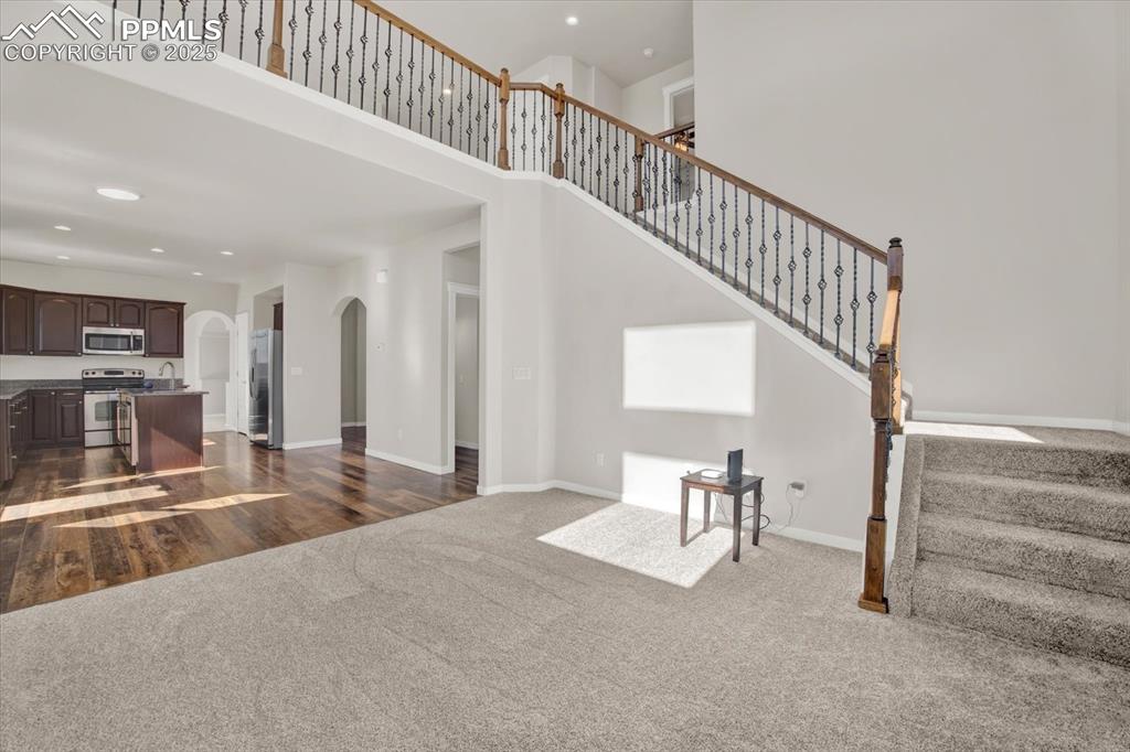 Image 9 of 50: Living Room