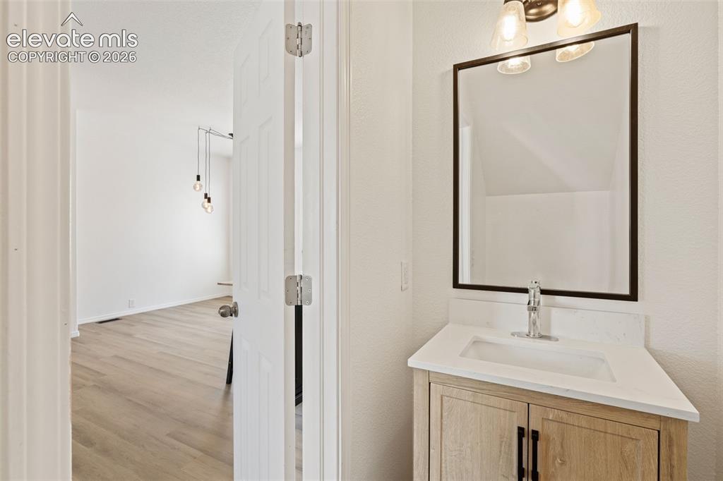 Image 15 of 24: Bathroom