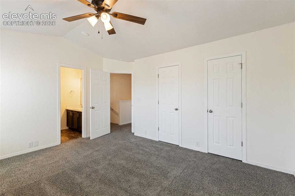 Image 17 of 24: Bedroom