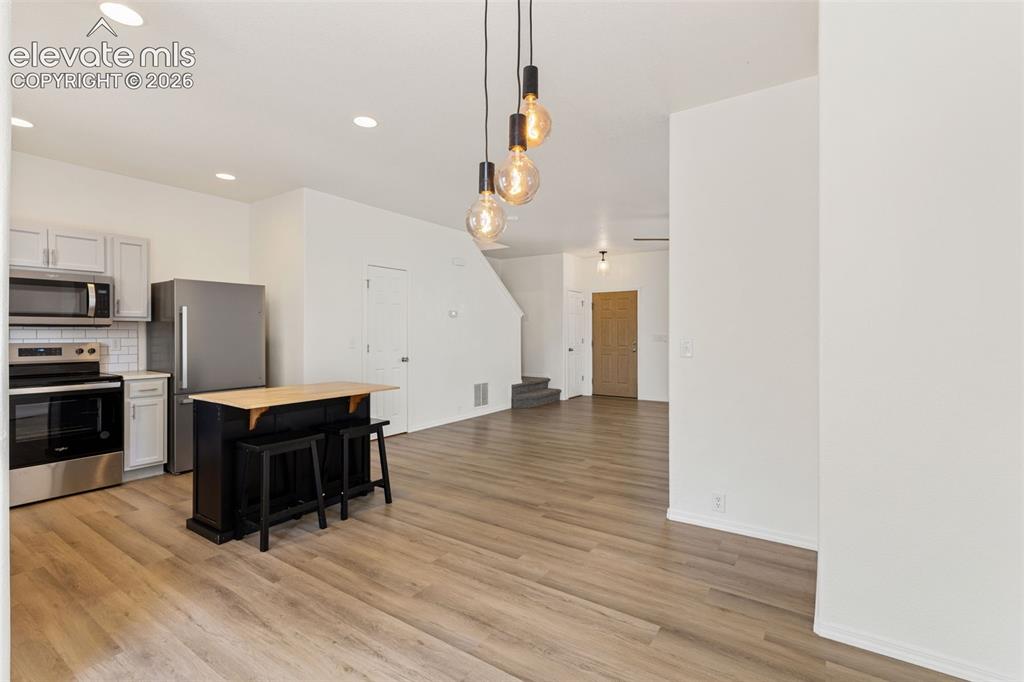 Image 9 of 24: Kitchen