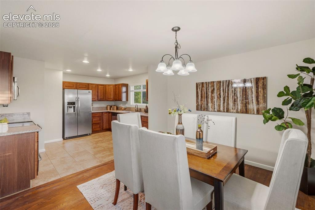 Image 14 of 49: Dining Area