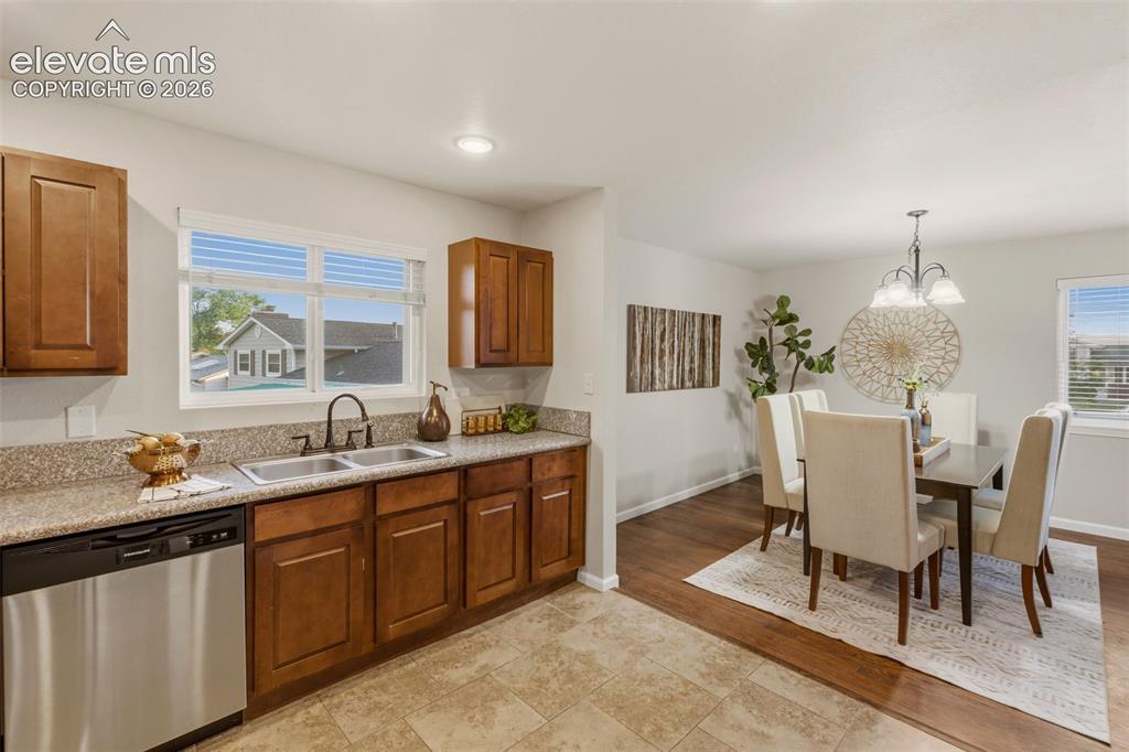 Image 16 of 49: Kitchen