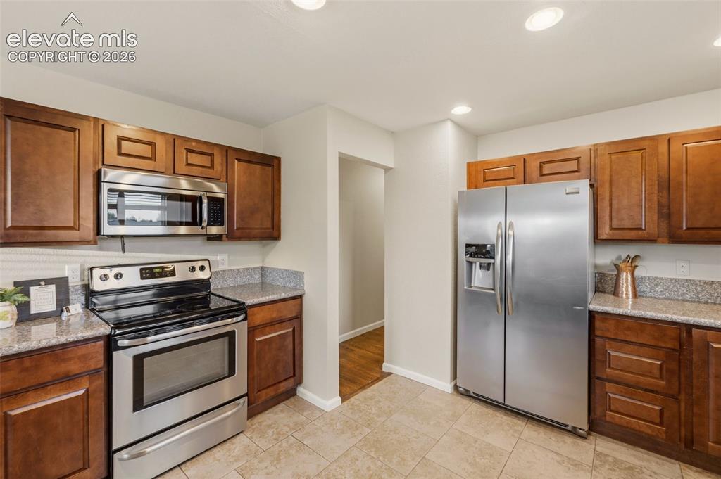 Image 17 of 49: Kitchen
