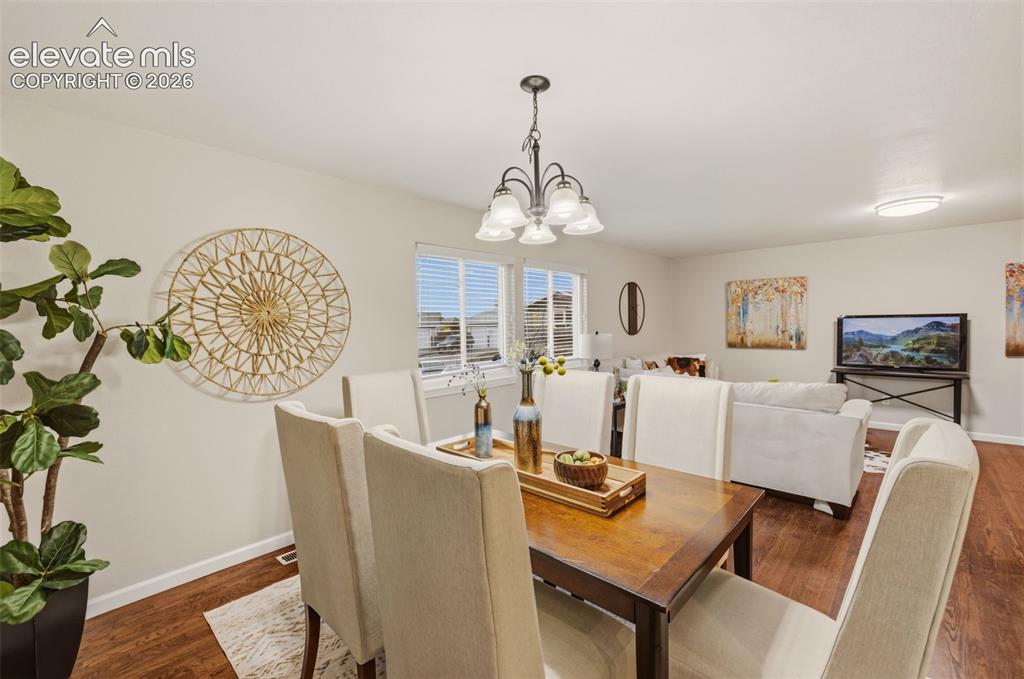 Image 20 of 49: Dining Area