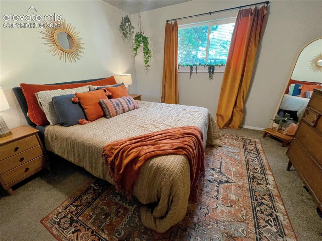 Image 13 of 32: Bedroom