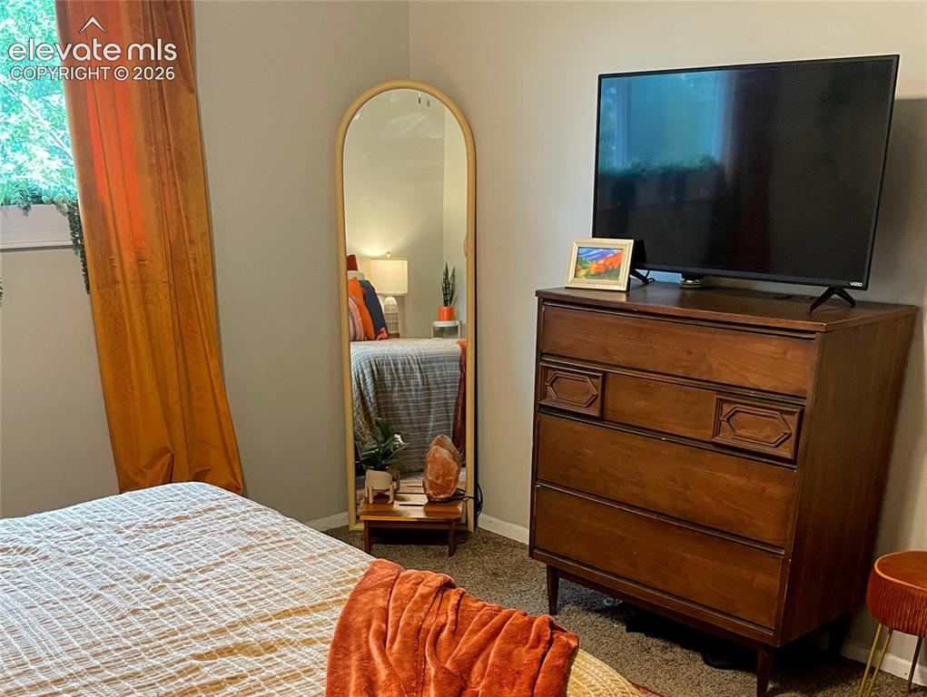 Image 14 of 32: Bedroom