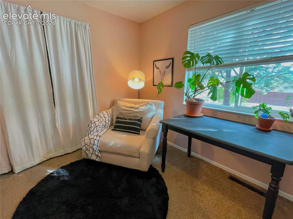 Image 16 of 32: Sitting Room