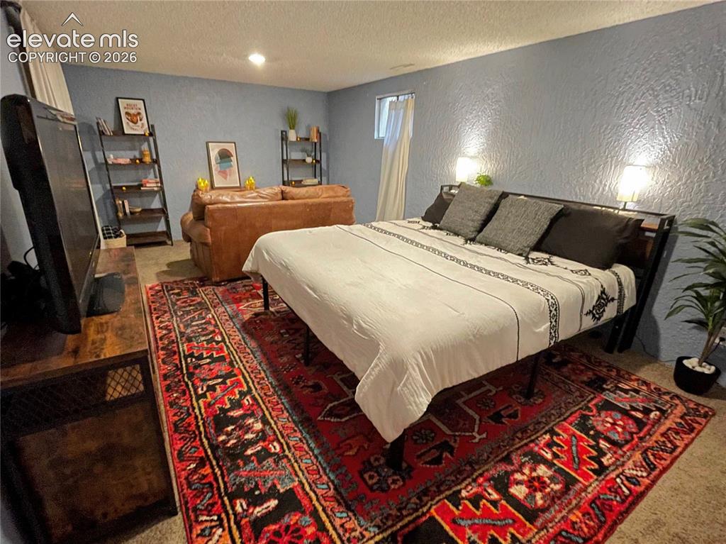 Image 17 of 32: Bedroom