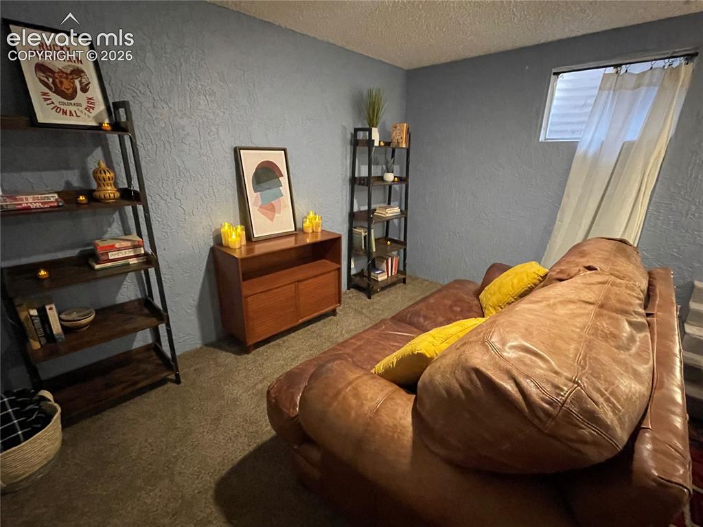 Image 18 of 32: Sitting Room