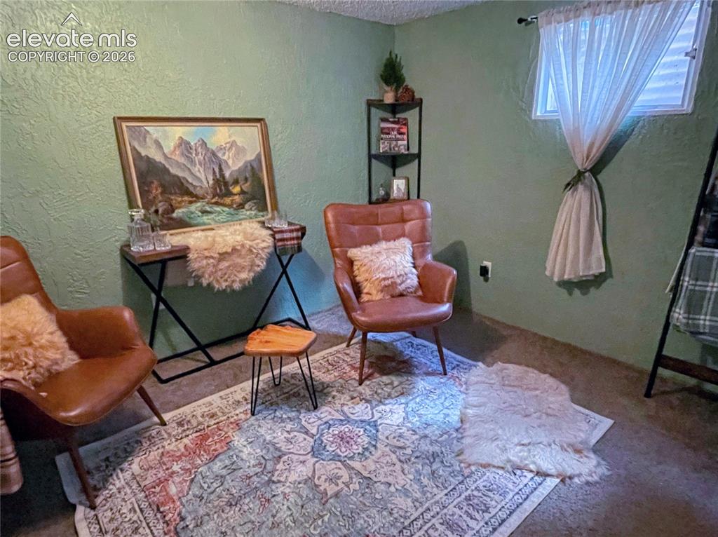 Image 23 of 32: Sitting Room
