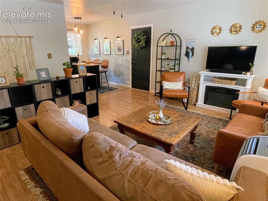 Image 6 of 32: Living Room